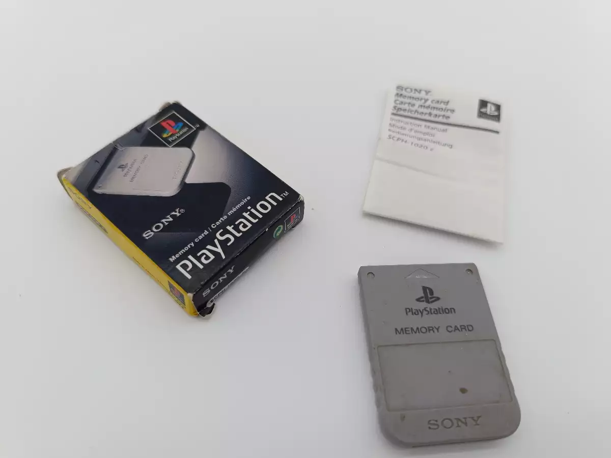 Carte mémoire PS1 en boîte