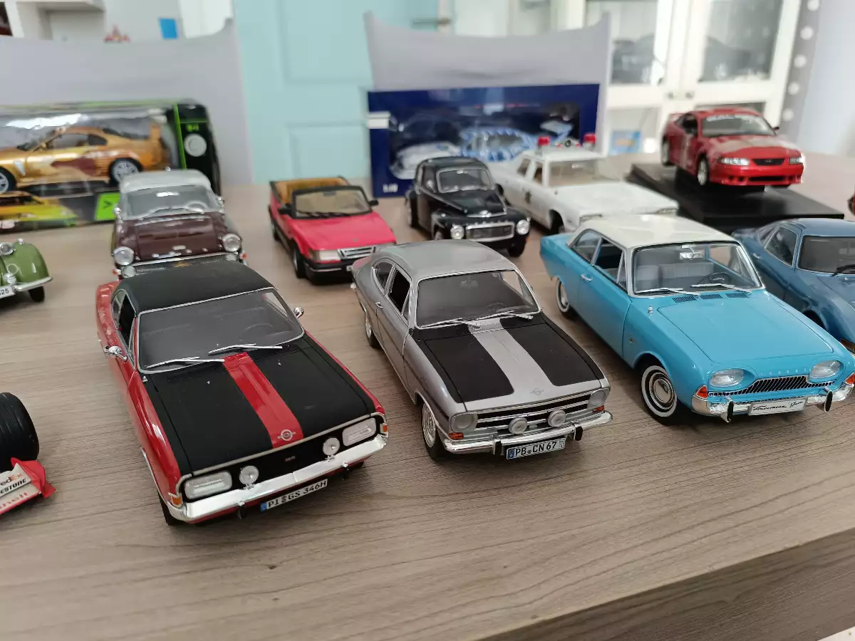 Miniatures 1/18 Opel