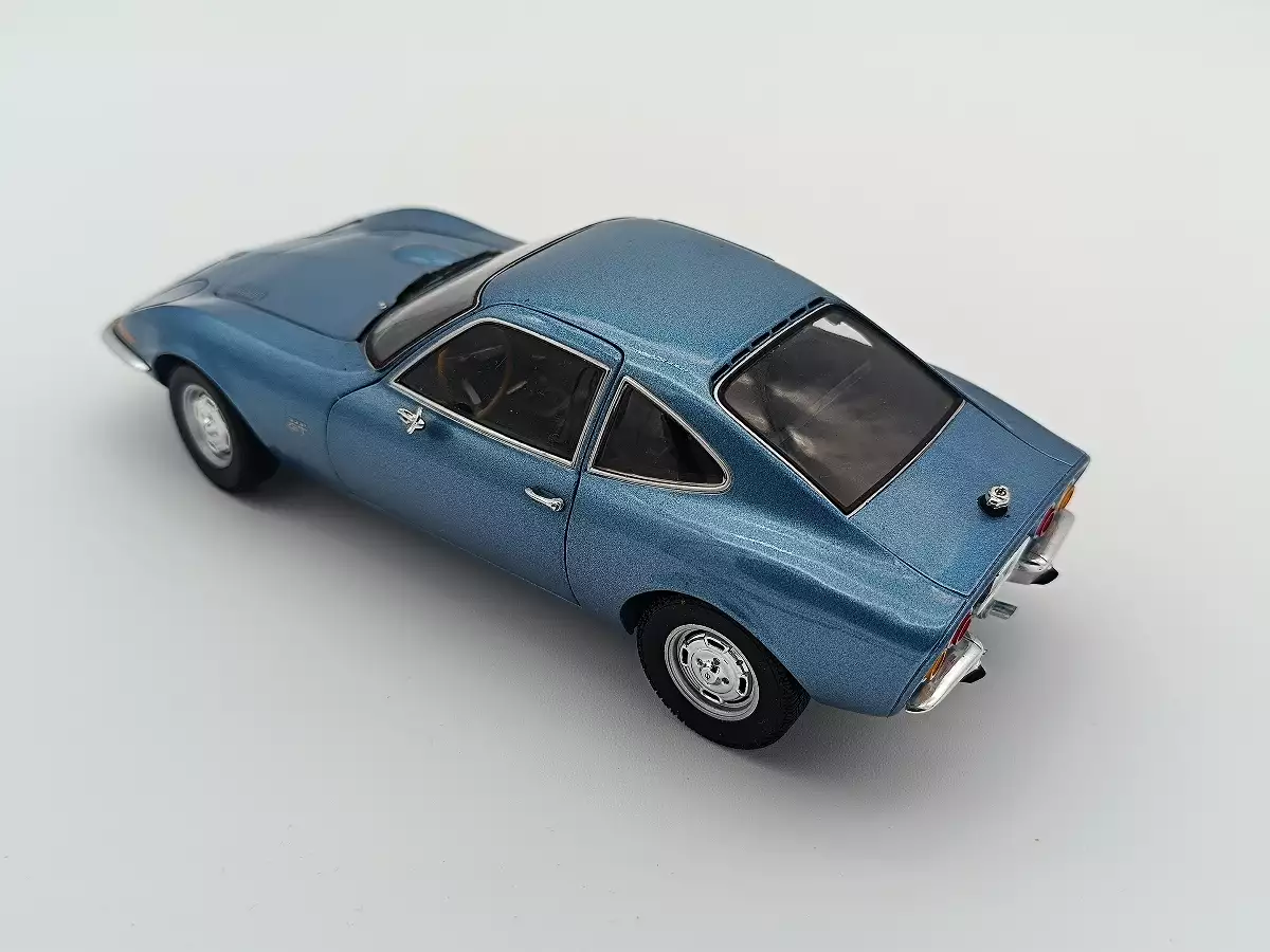 Opel GT1900 1/18 Minichamps